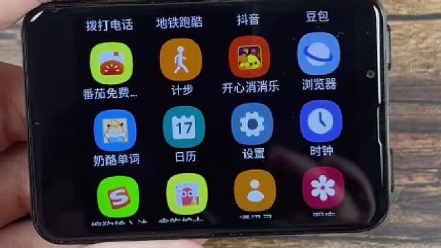 高清大屏智能手表，充电简单便捷
