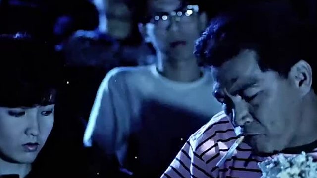 明明嘴里叼着烟，硬说没抽，这嘴太硬了！