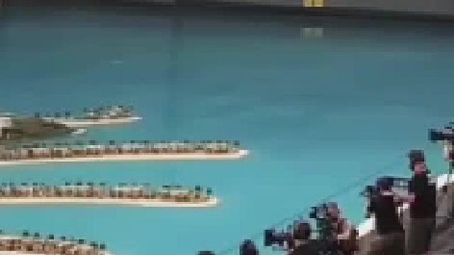 这次是迪拜造型，也是个大浪