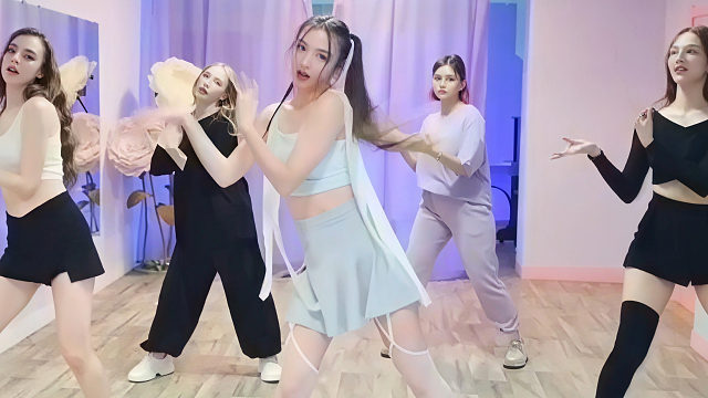 俄罗斯姑娘才艺表演23.10.03_集体舞06
