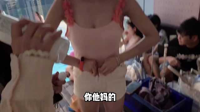 狐图图连体泳装被看出户型，不凡直接看呆了