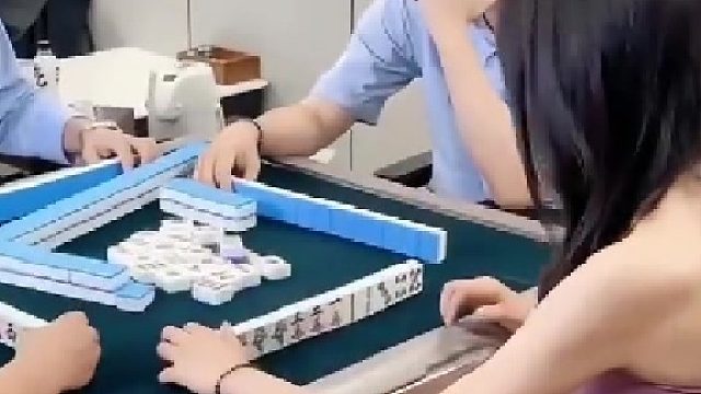 三个活宝肯定裤衩都要输掉