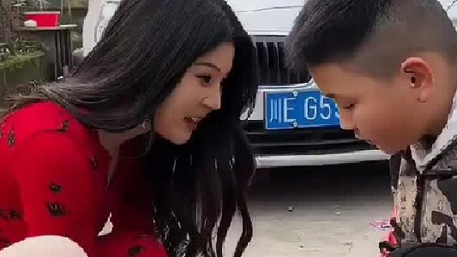 姐姐：我非常乐意去给你买。但是我看你做了一半了哈哈。