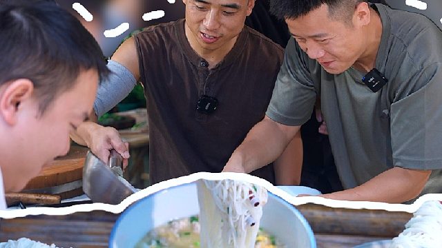 8 月你好！清晨的快乐，从一碗肉蛋粉开始