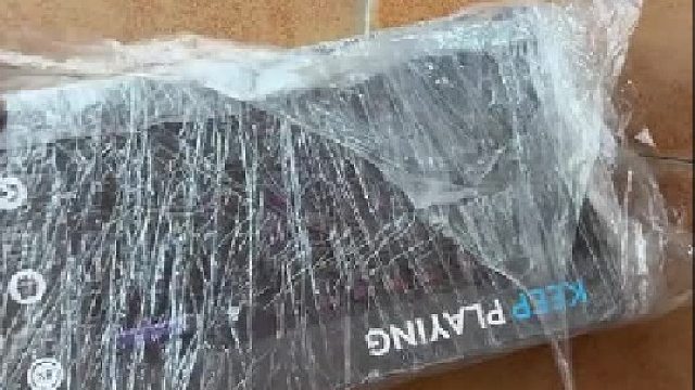 之前的键盘用了8年了，今年换了个新键盘，结果用了5个月S键就不灵了