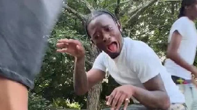 这就是传说中的凌波微步吗？杯子还在人没了！