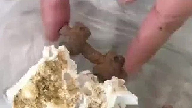出生的婴儿担心抱错，去世的老人又担心拿错，真的是～～​