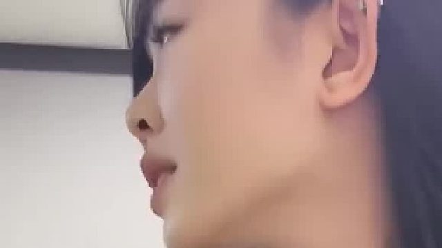 现女友和前妻住一个屋......