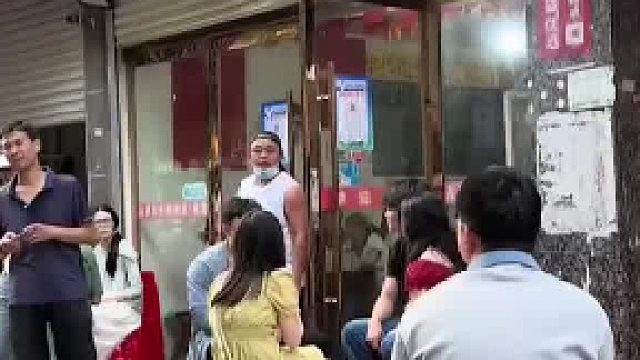 见过宣传自己门店的，第一次见出来“劝退”顾客的，网友：你要这样说 我偏要尝尝
