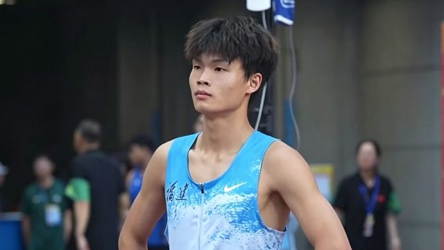 真强！16岁中国新飞人100米狂飙破纪录，后程瞬移跑出无人区