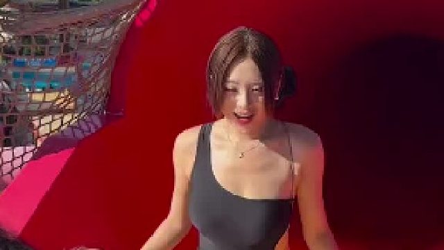 以后是谁的女朋友还不知道呢