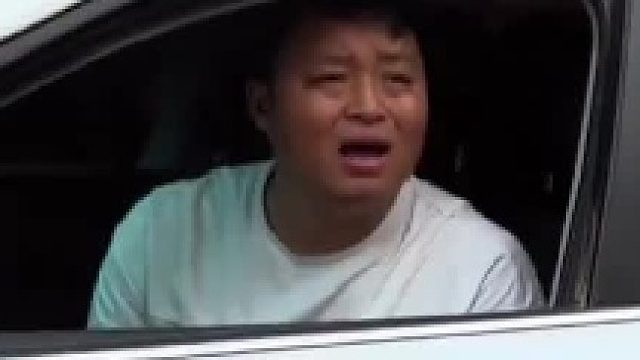 隔辈亲太真实了，爸妈回家被无视，孙子孙女一回来全围上去
