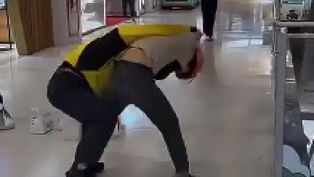 穷人何苦为难穷人
