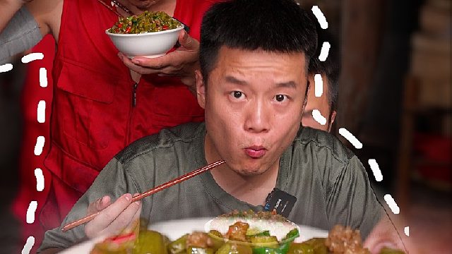 湖南人的下饭菜酸豆角肉末，这用米酒发酵的就是酸的更纯粹，脆的更弹牙