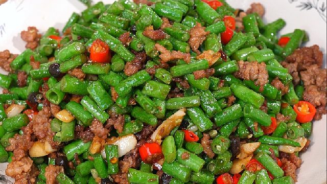 以后家里的豆角吃不完就像我这样做，拌饭夹馍好吃到没朋友