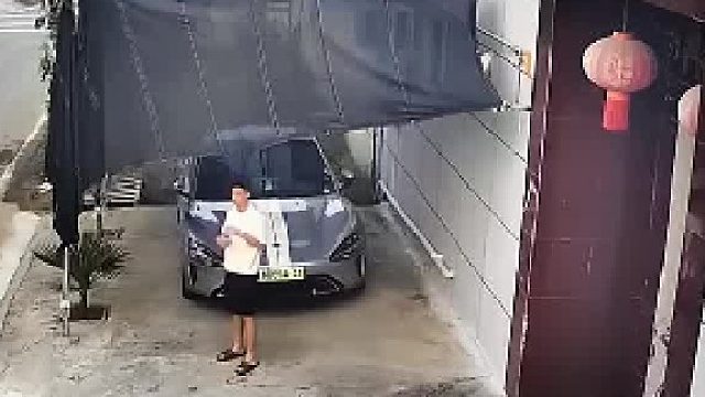 男子分享老婆极限刹车挑战最近刹车越来越极限了。网友：如果极限挑战失败了就叫“事故现场”