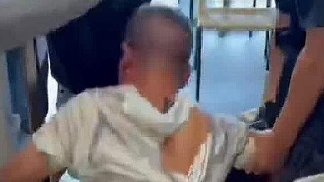 挣得一年工资都搭理面了  还得进去蹲几天  值得吗