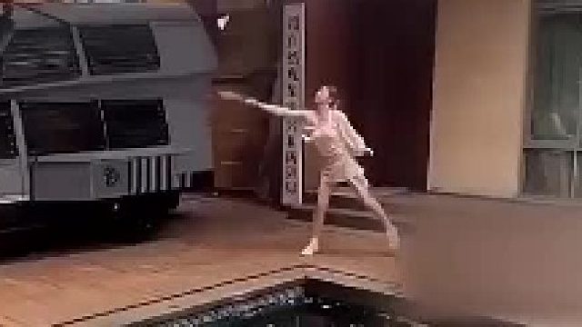 就这个声音，我觉得我都买不起这个球拍