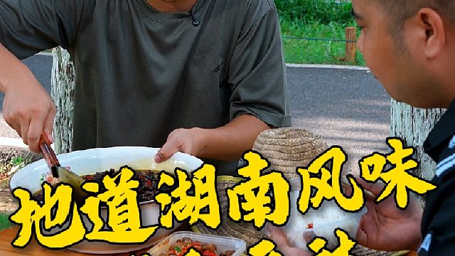 卖豆豉碰到保安大哥被吓一大跳，没想到尝过之后直接买一单