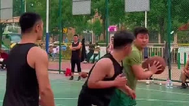 秋高气爽的周末，不打球可惜了…来打球吗兄弟？!