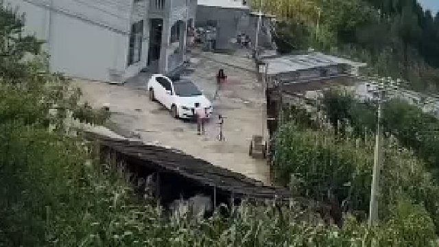 所以说现在这个社会谁还愿意去工作，去干活赚钱。