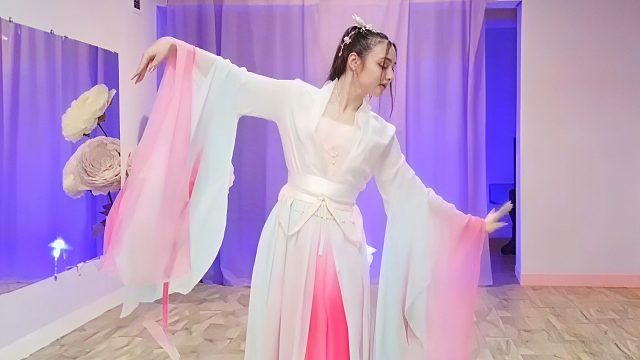 俄罗斯姑娘才艺表演23.10.09_空军(阿妮亚)11