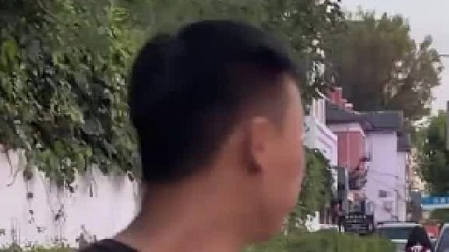 同伴提前预判朋友动作，本人到场后动作丝毫不差，网友：这就是朋友间的默契