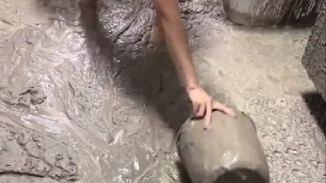 发泡回填怎么填那么久？楼上装修回填楼下秒变“泥浆塘“