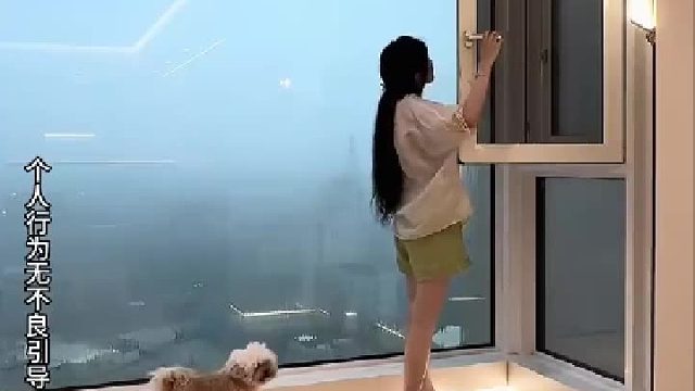 女子称预判到楼下会因自己关窗而砸地板，不出所料窗户刚关上楼下就开始砸了