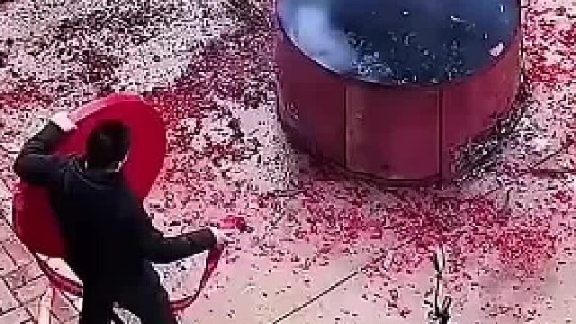 这么一大盘鞭炮四秒就没了？ 真的是无法无天了