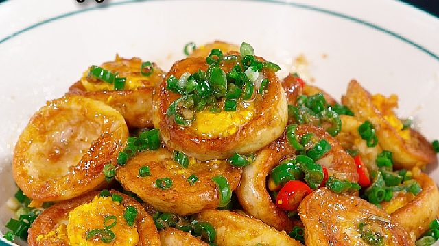 鸡蛋不要总是煎着吃了，跟我这样做外酥里嫩特别的下饭好吃