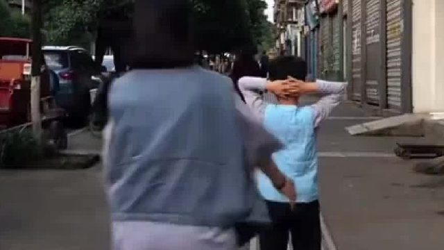 哈哈哈哈 欺负姐姐要趁早，不然就嫁出去了～