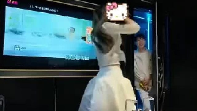 看来女生只有在姐妹面前才是真正的放开啊