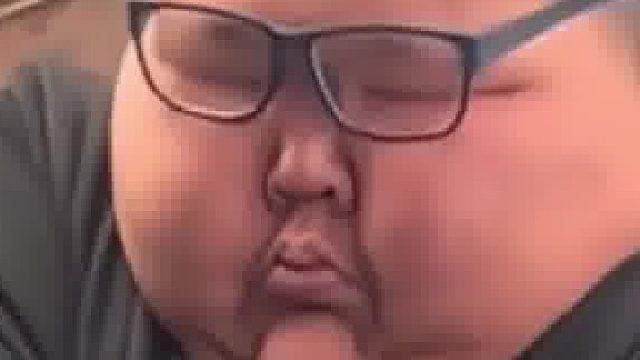 这老板赚大了，招一个工人还自带一台设备