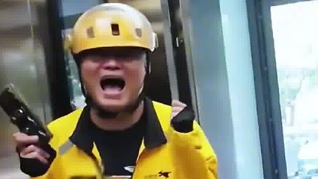 网友：代入外卖员视角真的挺吓人