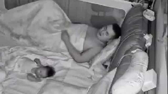 妻子以为丈夫打呼噜扇了他一巴掌，丈夫醒后才发现打呼噜的另有其人​