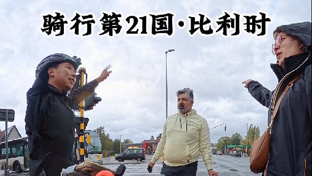 雨中“狼狈”修车，陌生大哥和大姐来相助！