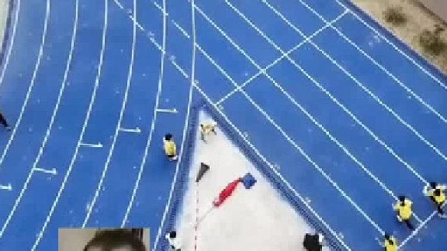 拐进服务区一位