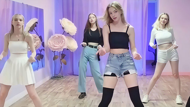 俄罗斯姑娘才艺表演23.10.13_集体舞03