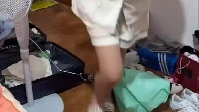 姐姐晒出妹妹第一次出去打工挣钱结束后，回家居然带回满满一沓钱