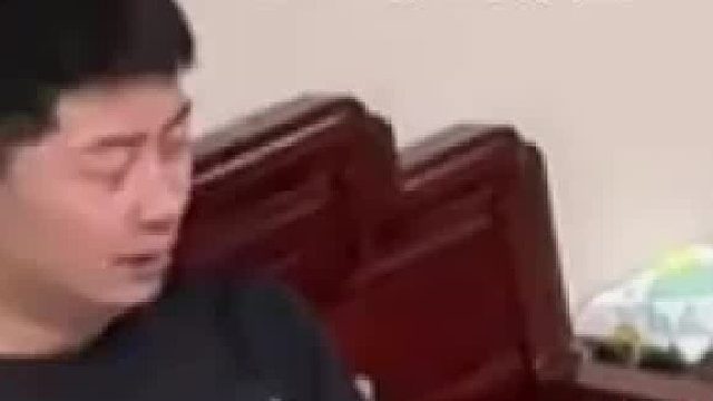 看来这俩人没少玩花活儿