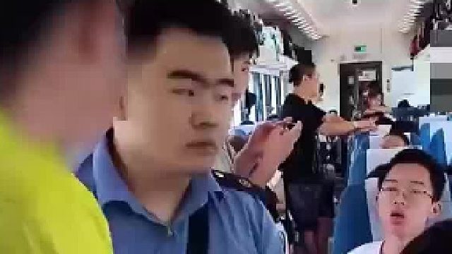 人家买了三个票，那就是人家的座位