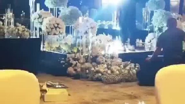 小伙参加婚礼，结果走错了，看到酒，又不打算走了​