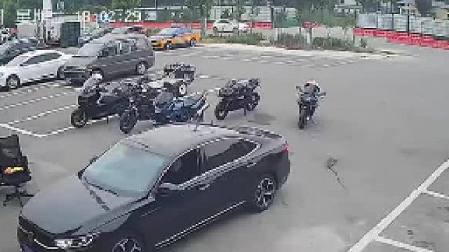 车主：我肯定帅呆了