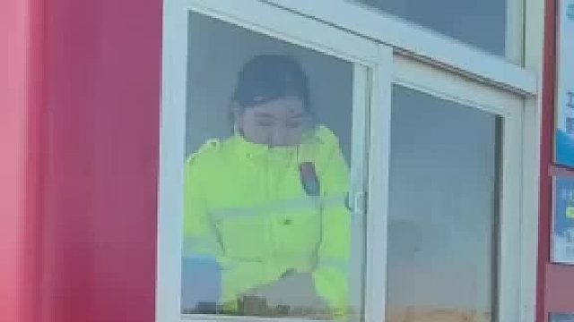 工作人员也是倒霉