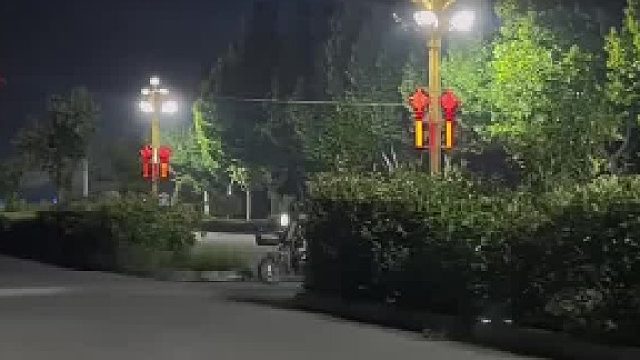 喝多了让老婆来接他，还嫌老婆来的速度慢结果没想到，网友：她能动手就尽量不动嘴