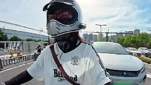 他们钱是多了吗，故意的，宁愿全责也要去创一下