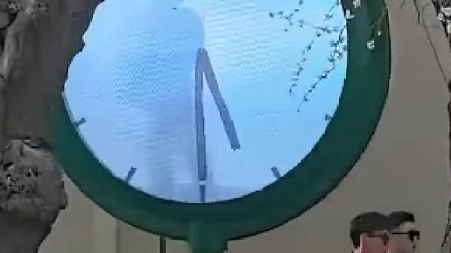 长春新民大街时钟：屏幕里的画面不断变化，引人注目