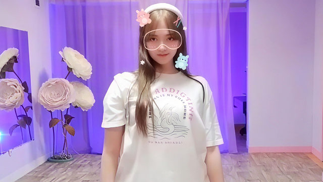 俄罗斯姑娘才艺表演23.10.15_铁锤(安吉丽娜)02