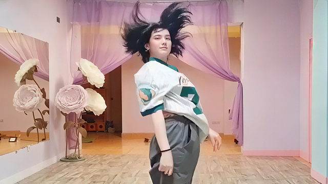 俄罗斯姑娘才艺表演23.10.15_小逗比(安娜)00